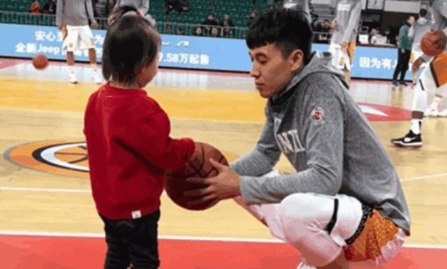 哪些nba球员没读大学(NBA和CBA后卫中的高学历球员，博士、硕士和名牌大学应有尽有)