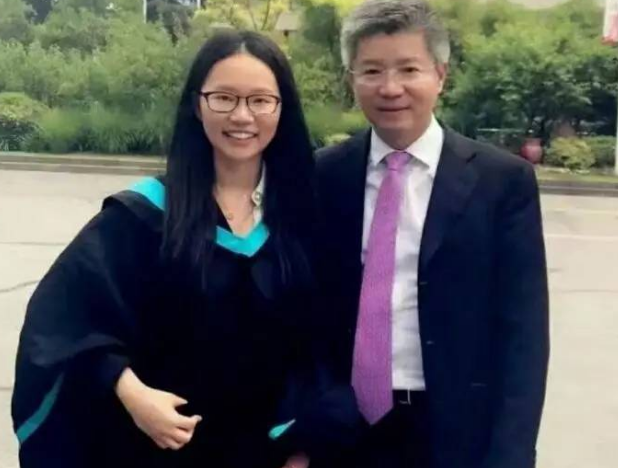 大学生年薪和学历成正比，有鄙视链存在，复旦博士年薪达385万