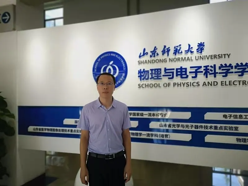 山东教授：留学7载归国，讲授晦涩“天书”，驻外大使曾为他颁奖