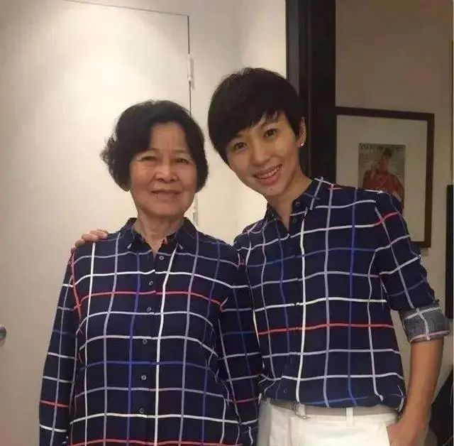 告別央視的5位女主持人，各有各的故事，今最大者53歲，最小44歲