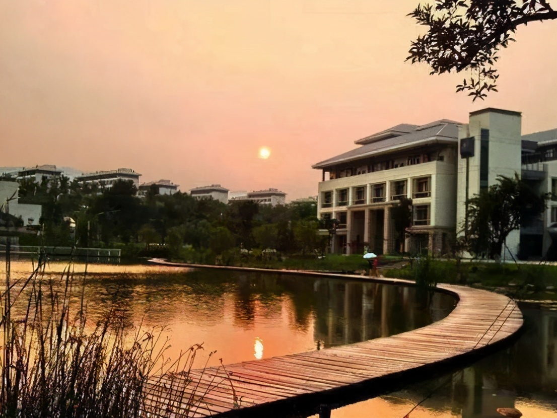 南京邮电大学，和北京邮电大学各有千秋，明白人却说不在一个档次