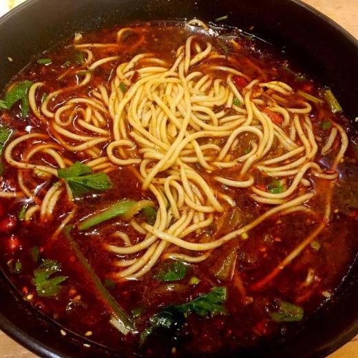 今年暑期，这3部电视剧超火，主角全部来自重庆这所高校！