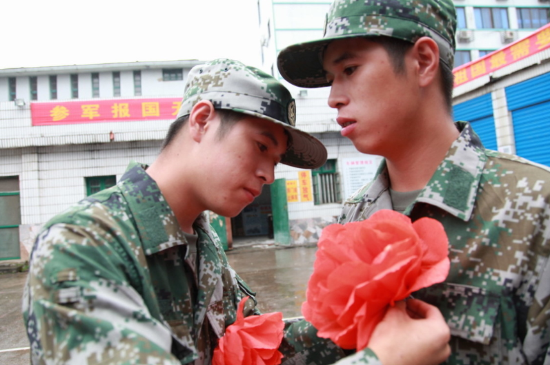 大学生当兵迎来喜讯，满足条件可保送到军校，机会难得不要错过