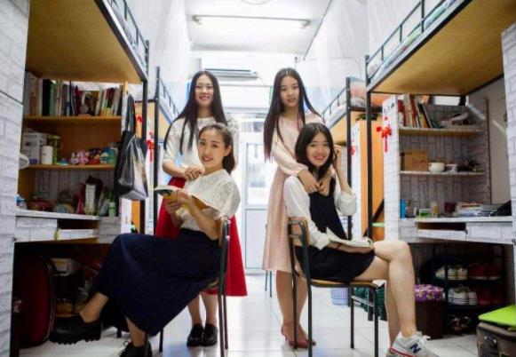 毕业后才知道，上过大学和没上大学的差别，不仅是学历那么简单