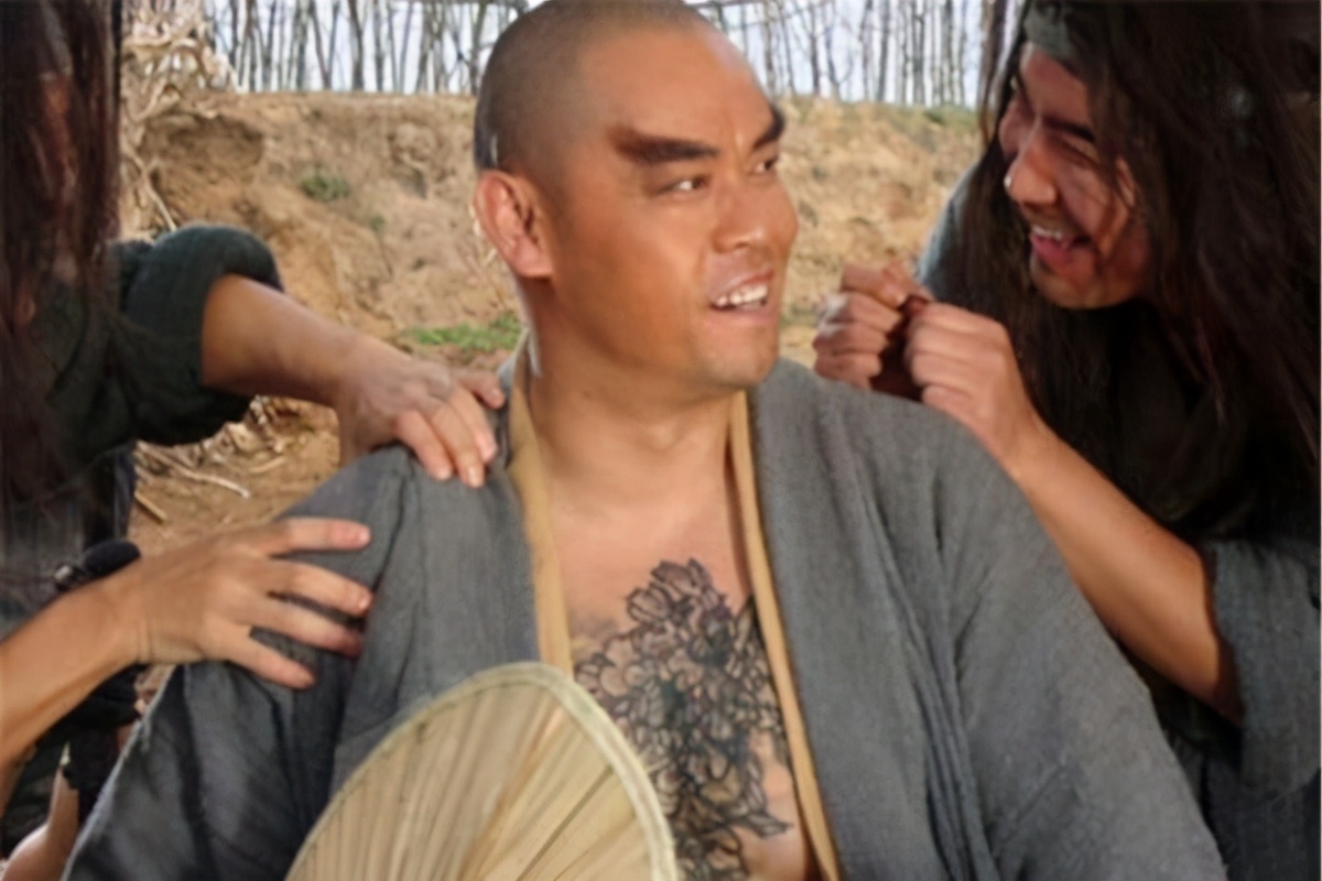 《水浒传》鲁智深，英雄难过美人关，荷尔蒙爆发拳打镇关西