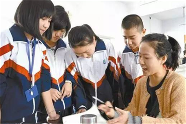 老师极力劝学生走“单招”，家长却不看好，走单招和高考有何区别