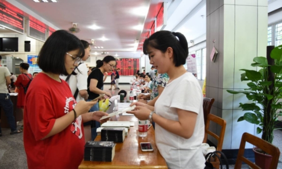 考上二本还有希望吗？这三个专业堪称“香饽饽”，未来不可限量