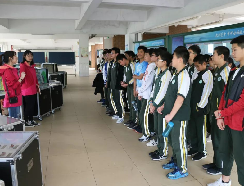 大学挂科还能入党吗（大学生入党的决定权在谁手中）