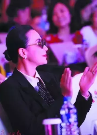 杨颖超50亿、杨幂超45亿、孙俪超20亿，这4位女星身家了不得啊