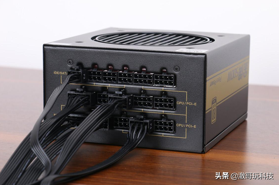 电脑运行的稳定之源，学会挑电源，这几个基础知识你得了解