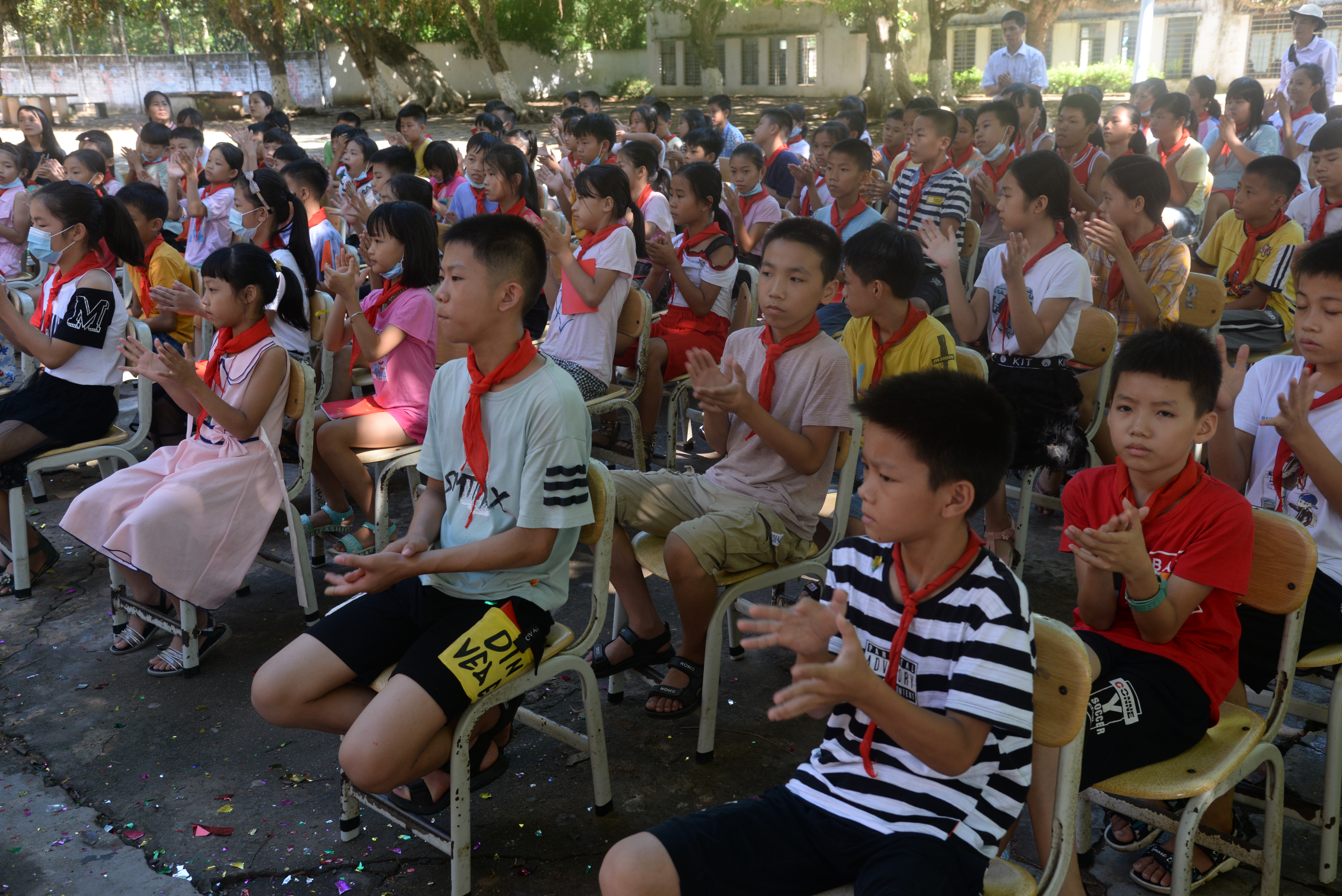 广州城市职业学院“爱心牵手”雷州乡村教育