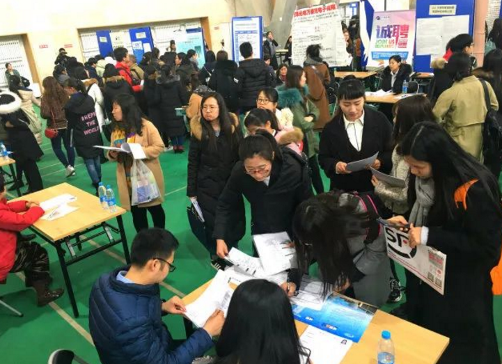 2021高考后文理之争再起，文科生真“低人一等”？人民日报这样说