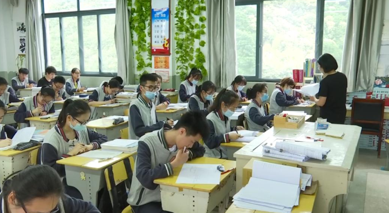 高中三年时光，每个阶段考多少分才算合格，看看资深老师怎么说