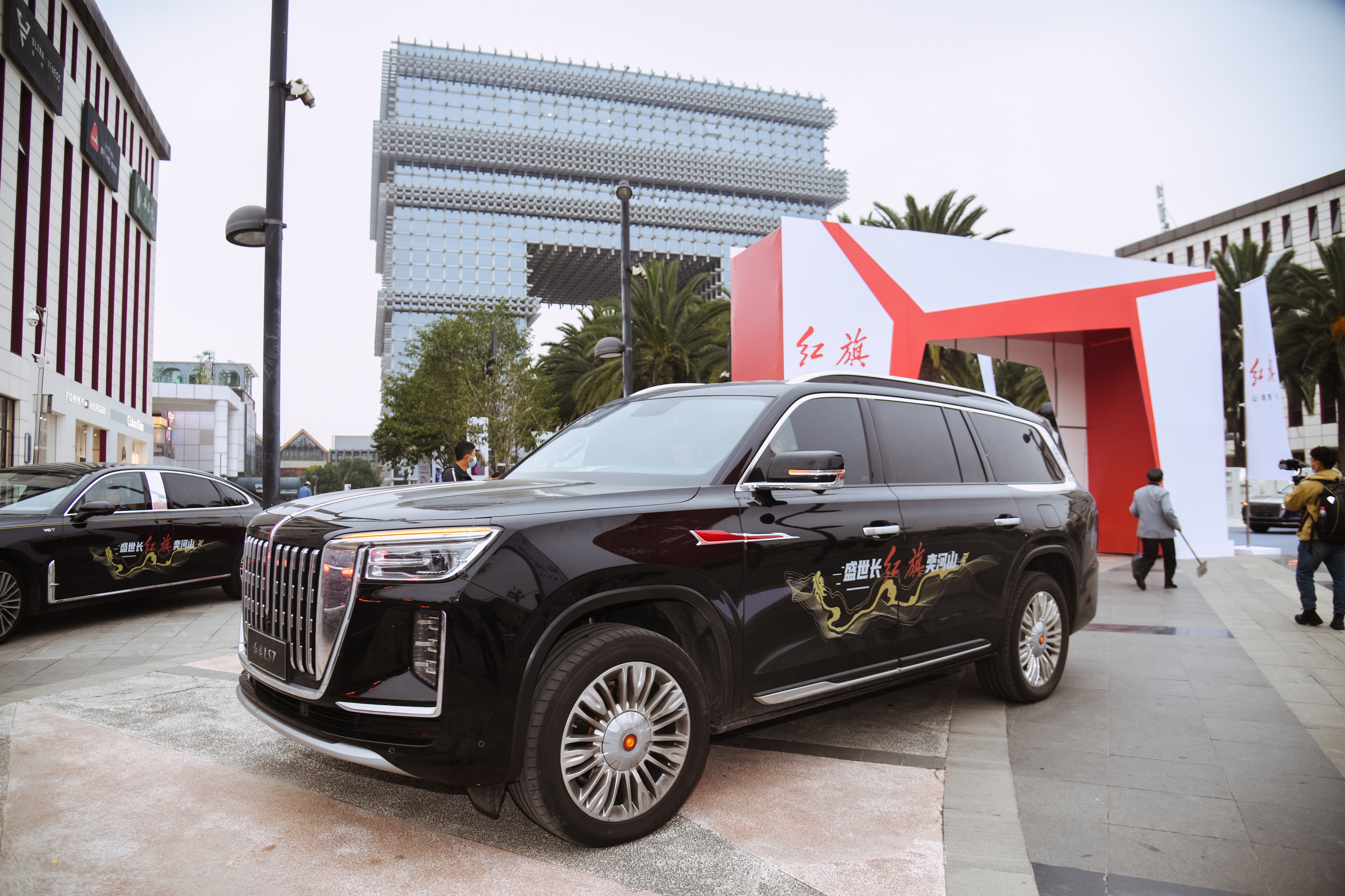 国产SUV真正的“天花板”红旗LS7超大级SUV到昆