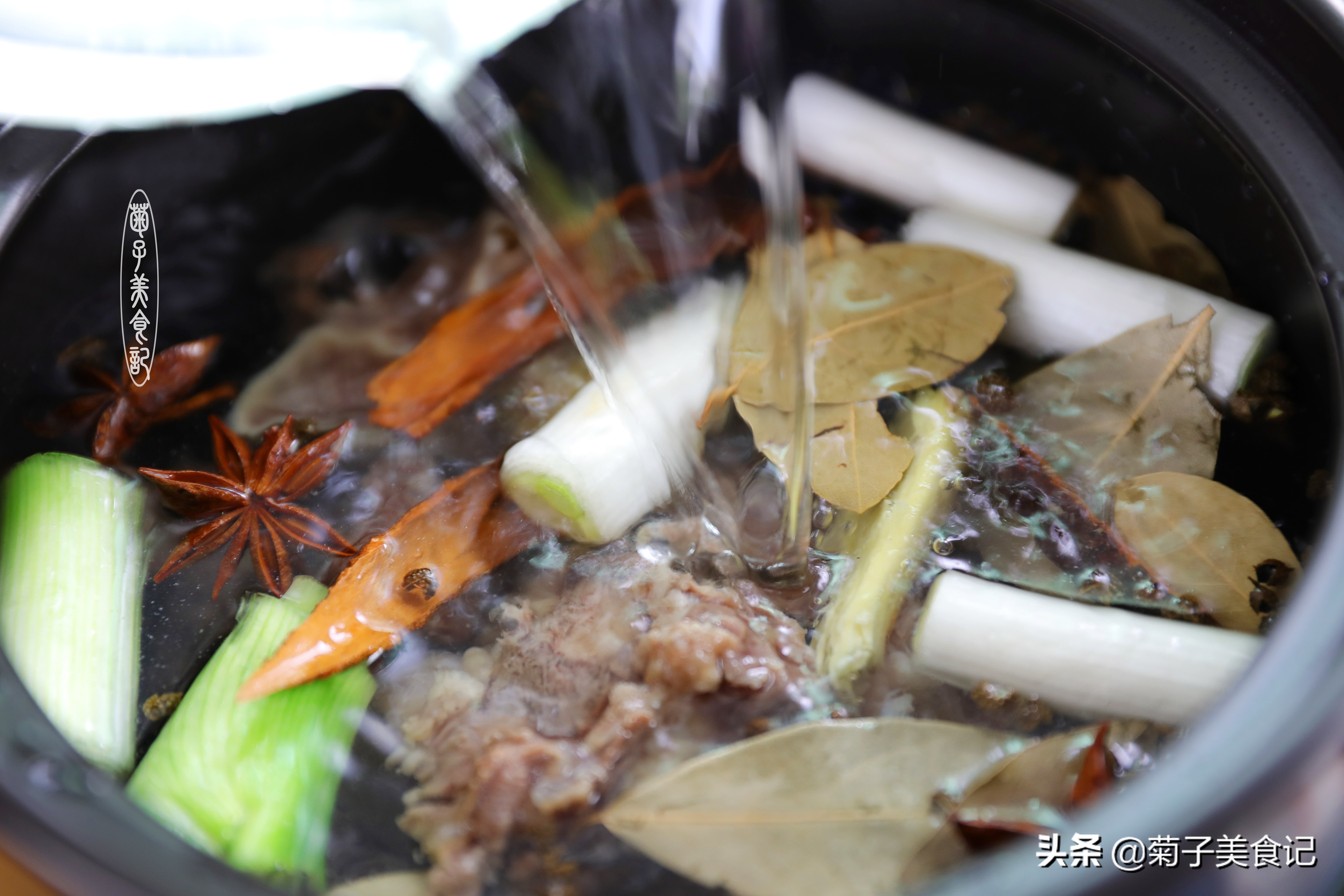 46块钱一斤的牛排骨，买了两斤炖一锅汤，菜色清亮，全家都爱喝
