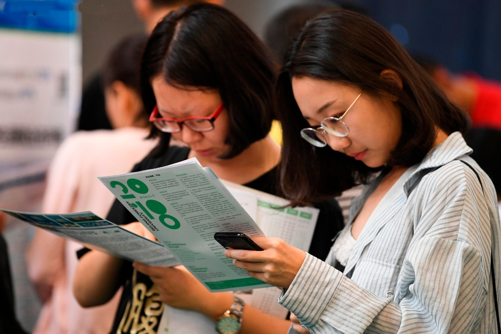 孩子估分720，母亲笑称“清华见”，却遭亲戚嘲讽：别得意太早