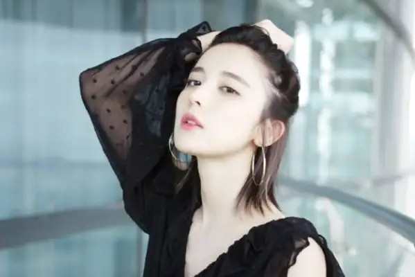 “万人嫌”古力娜扎十年的黑红之路，她从来不“可怜”