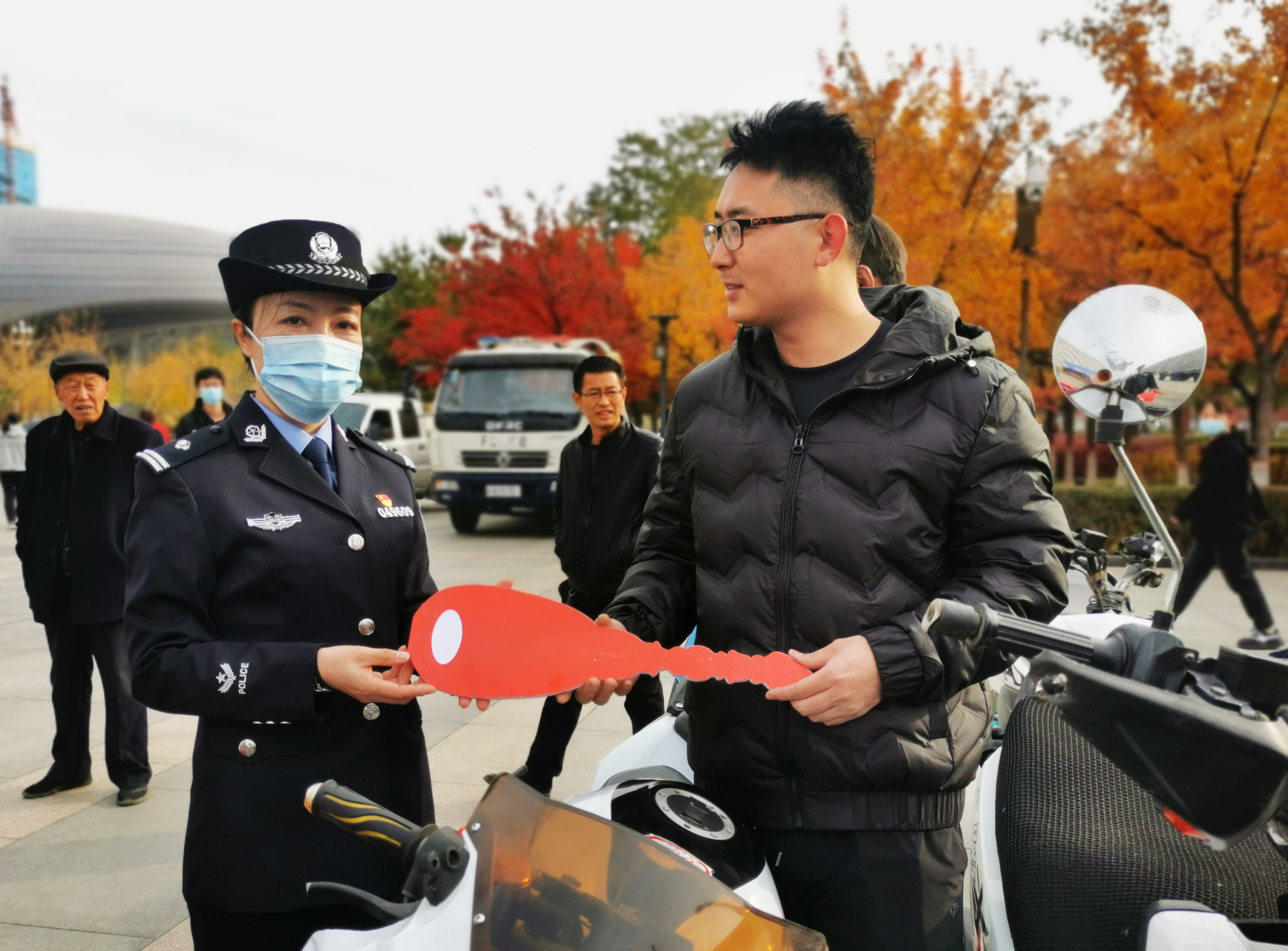 破小案 暖民心 | 神木公安向受害群众集中返还30余万元赃款赃物