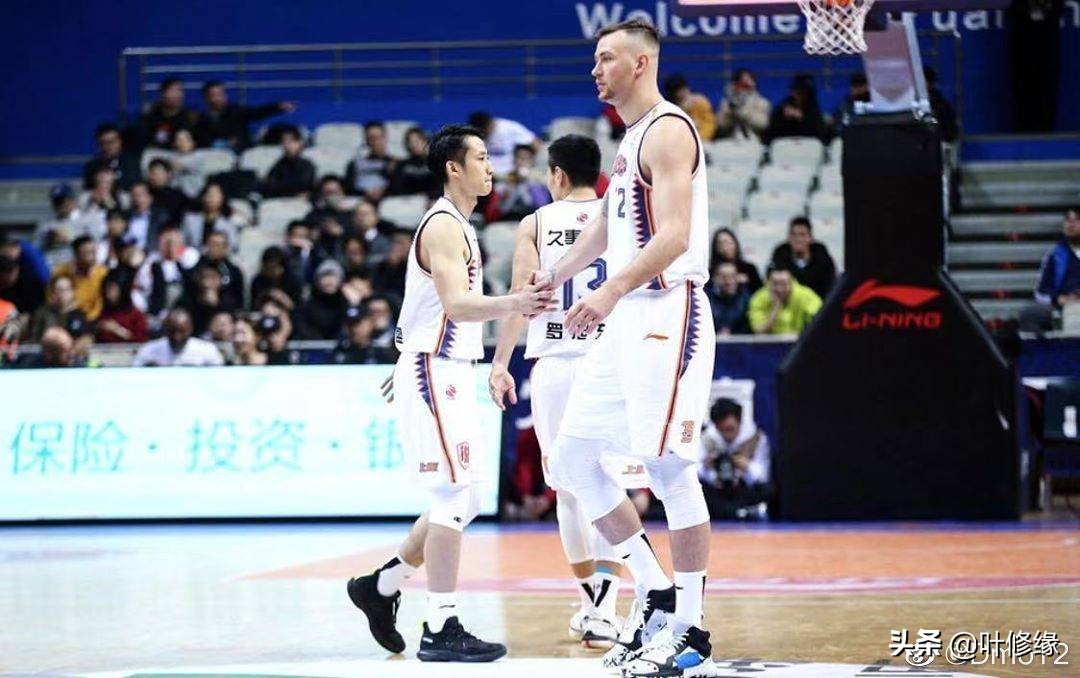 莫泰尤纳斯为什么离开nba(剖析莫泰尤纳斯离队事件，其实莫泰尤纳斯方面要求并不过分！)