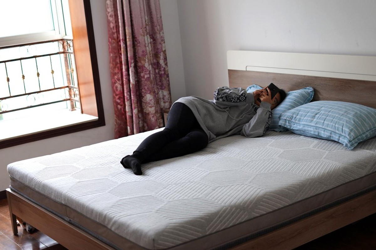 米粉亲自来验货 售价两千多的8H 金刚护脊乳胶床垫到底值不值