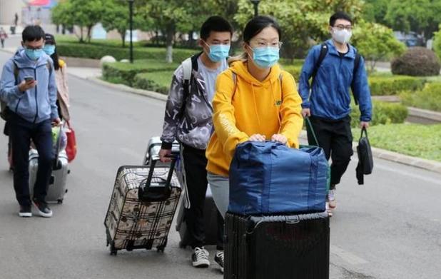 寒假来了！2021年大学放假时间确定，学生欢呼雀跃，家长愁眉不展