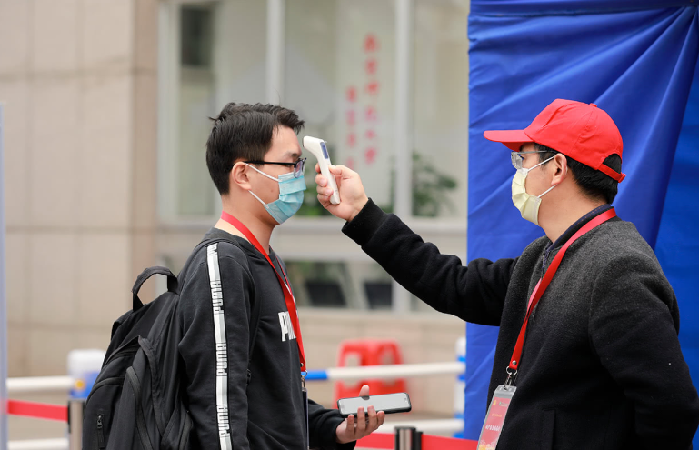 武汉多所高校“涨价”，“天价学费”无法承受，家长：供不起了