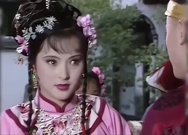 除了陈红,当年这一版《聊斋》里花仙子香玉的扮演者高建华也是美柔