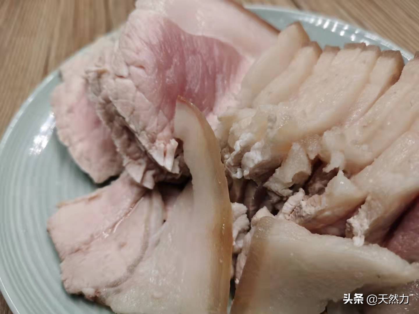 回锅肉怎么做才好吃？来看看传统的川菜做法，肥而不腻，真解馋