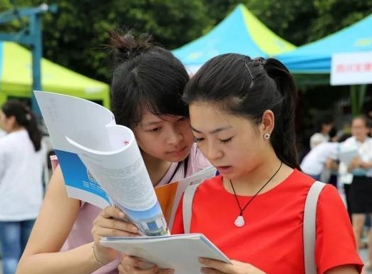 高考生填报志愿后，如何知晓自己是否被大学录取？这些细节要注意