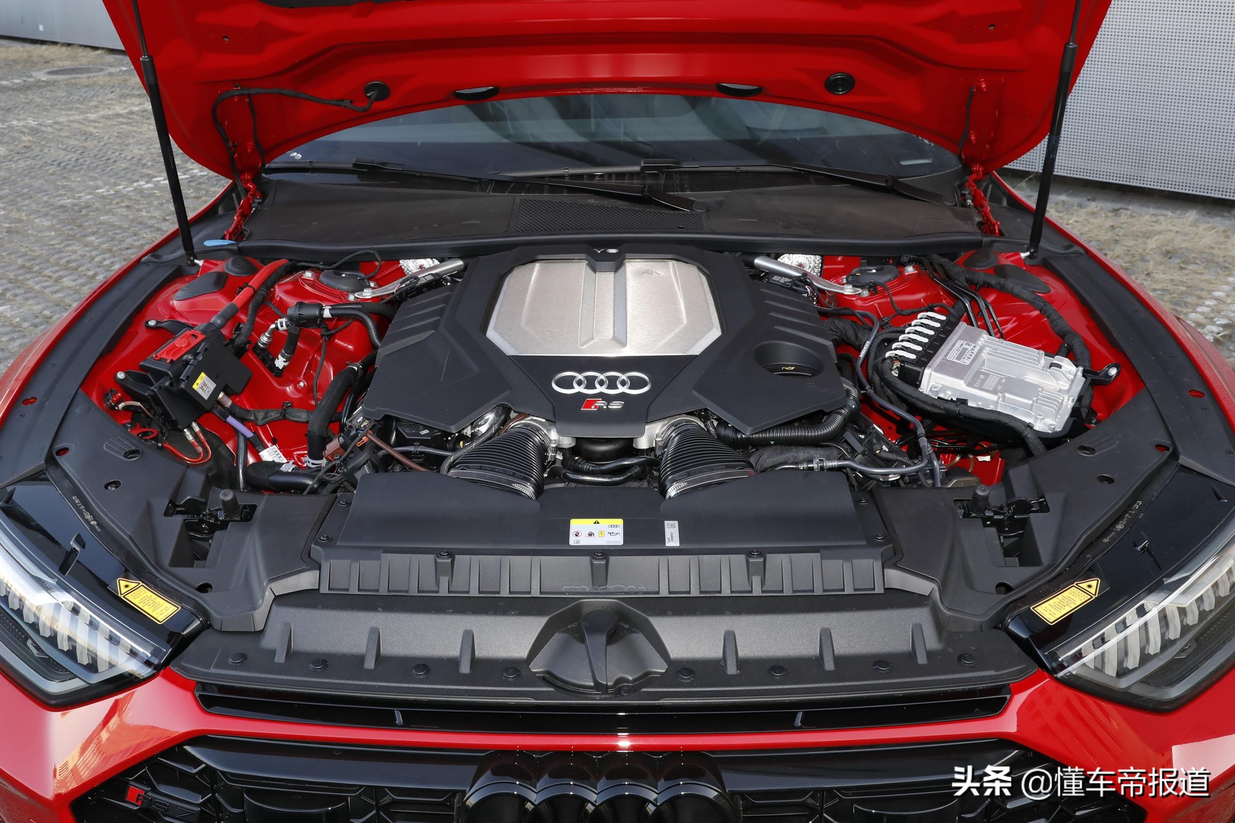 新车｜一辆能买三辆顶配奥迪Q5，新奥迪RS 7除了快还有啥？