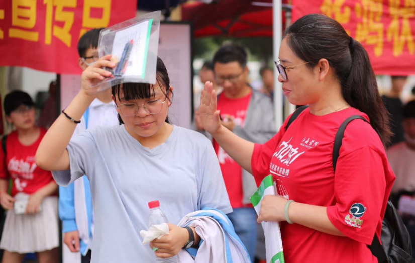 全国中学排行榜出炉，长郡中学表现很亮眼，华师附中高居榜首