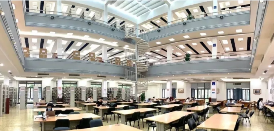 四川神仙高校：超20个食堂，宿舍三室一厅，有专属地铁站！网友：五星级体验！