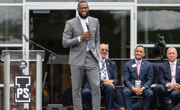 nba有钱的人有哪些(NBA最有钱十大球星：姚明科比詹皇上榜，第三很意外，第一无悬念)