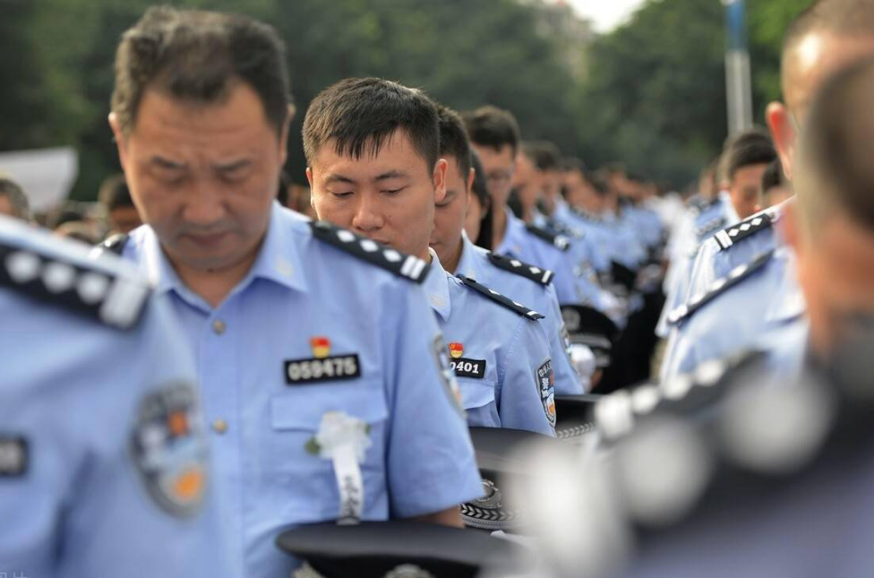 军队文职待遇优厚月薪过万，热门职业值得考虑