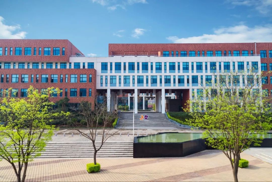 西安这座学费高达3万的大学，凭什么比985、211还受人欢迎？