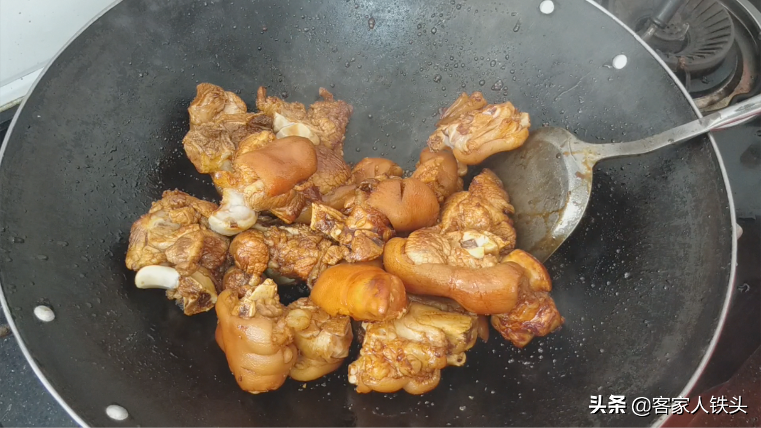 猪脚这样做才真叫香，不放一滴水，软糯口感好，出锅汁都吃不剩