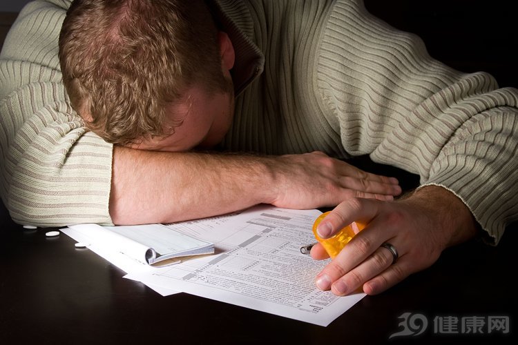 癌症有多痛苦？胃癌晚期的他嘶喊：求求你，让我安乐死吧