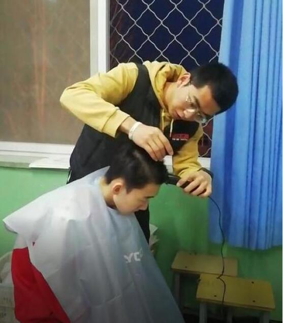 高考前，老师给学生买“神秘礼物”羡煞旁人，这是什么神仙老师？