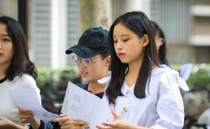 因住宿条件好而闻名的大学，一边休息一边吹海风，你羡慕了吗？