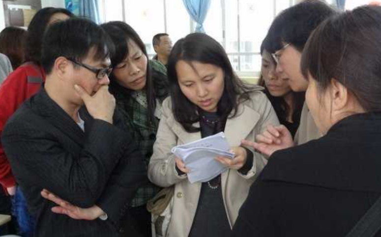 “数字8不封口，不会就别乱教”！老师家长群发怒，家长有点懵