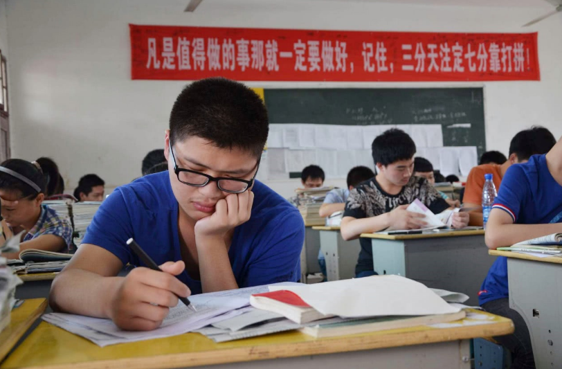 明年高考迎来“新变化”，或将不再有一二三本，学生要有心理准备