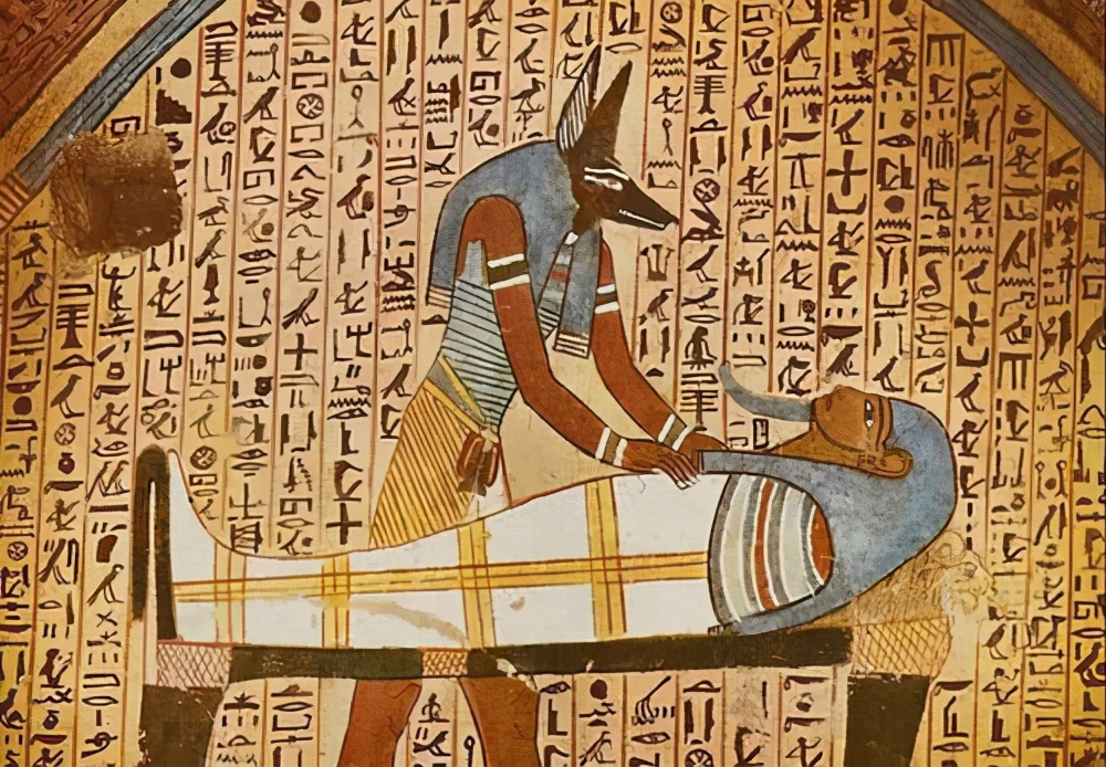 埃及法老墓中发现铁质匕首，3300年不生锈，专家：非地球之物