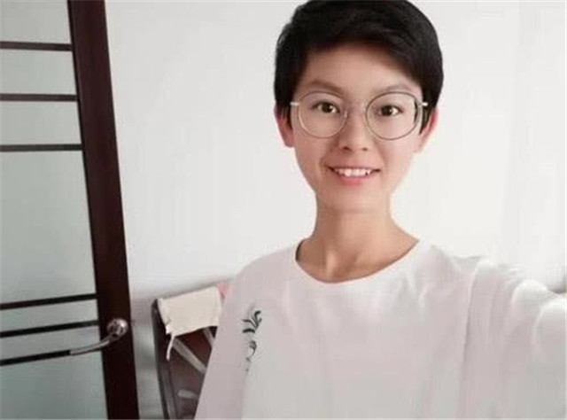 高考前连手机都没有，她却以688分考进北大，这个高考状元要点赞