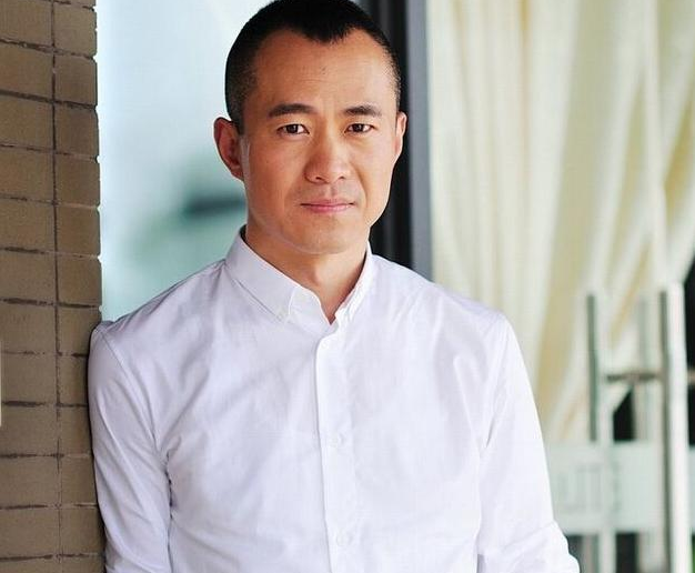 从央视名嘴沦为“阶下囚”，邱启明“被”卖保险，郎永淳却获力挺