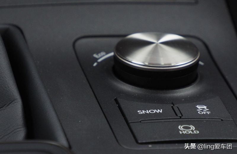 2021年雷克萨斯IS 300 AWD：运动型三厢车
