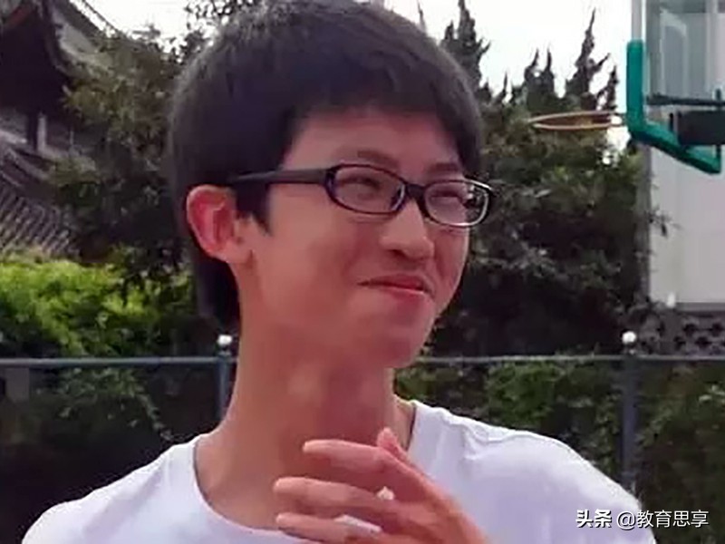 浙江学霸郑恩柏：高考760分成省理科状元，读北大却选择文科专业