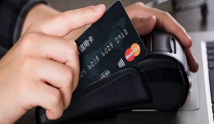 信用卡套现为什么屡见不鲜？关键在于银行长年的“助长拔苗”