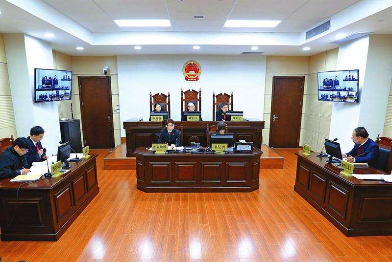 案例说保险：事故致车损 保险只想赔5万 法院：赔25万才对！