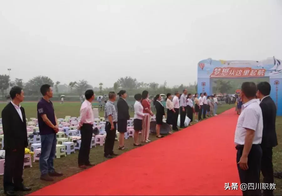 成都职校太火了!就连本校教师侄女也选择就读