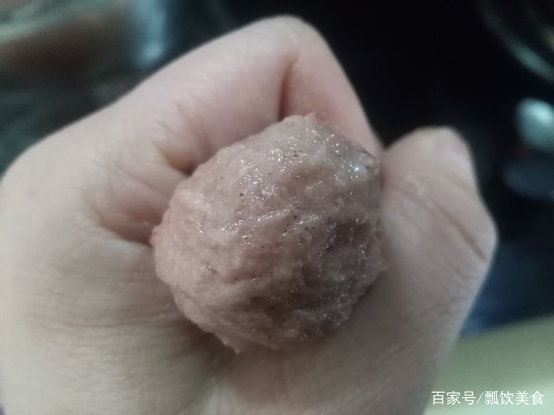 教你自制牛肉丸，无需手打，鲜嫩好吃，制作简单，比吃牛肉方便
